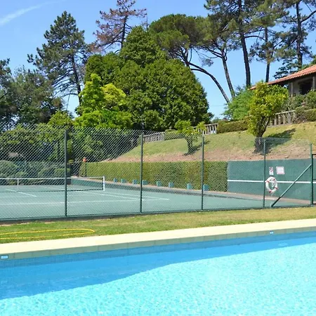 Βίλα Sleeps 12 With Pool And Wifi